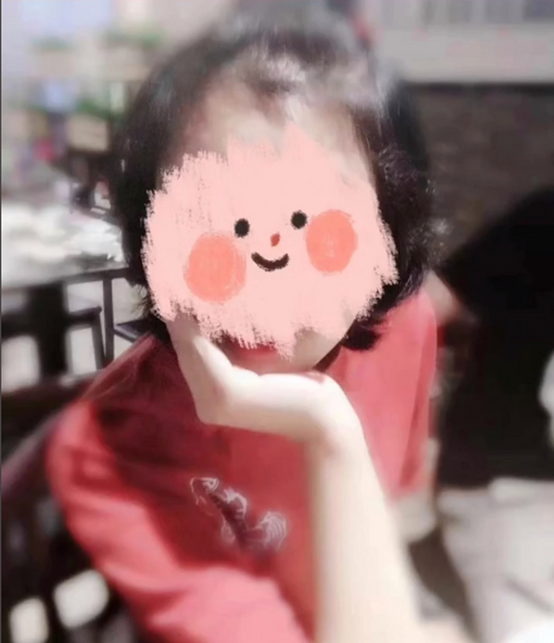 赵伊彤,今年33岁,在她25岁时确诊了急性淋巴细胞白血病,她回忆时说"