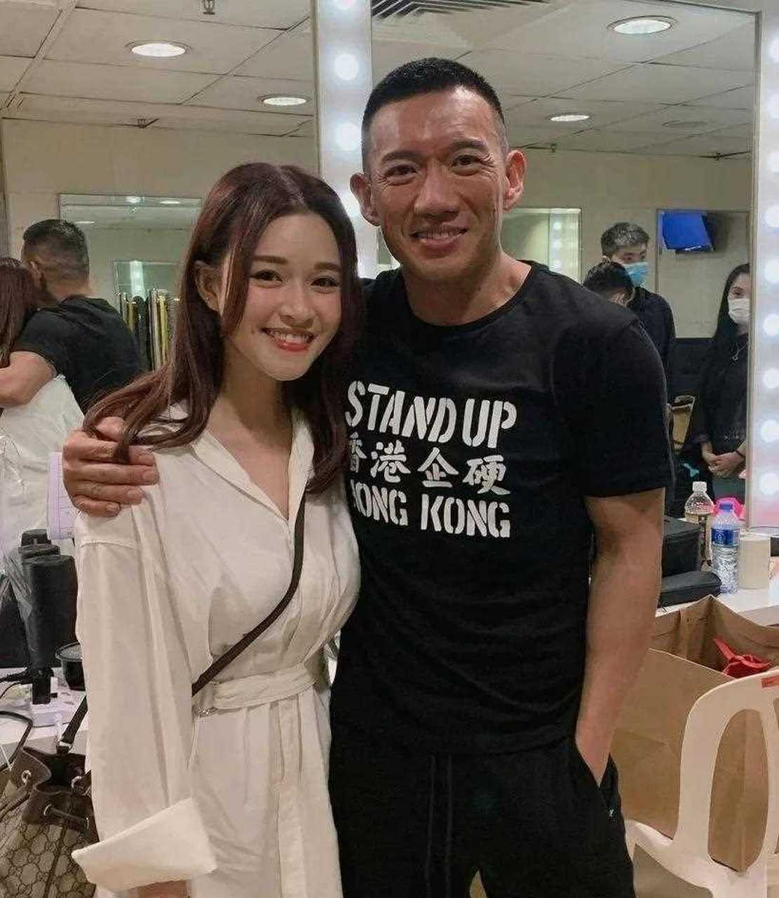 田蕊妮原本在tvb发展地顺风顺水,但因为老公杜汶泽之故,不仅被网友
