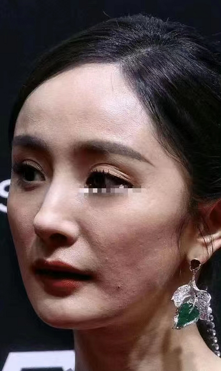 杨幂卸妆后的样子,和素颜没多大差别,美女天生底子好