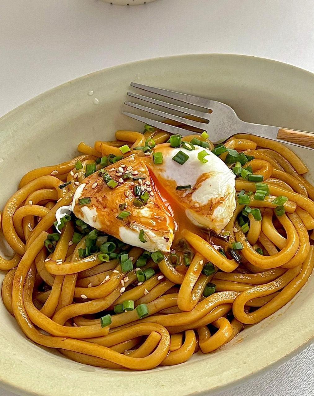 7715周末的早午餐|葱香浓郁的葱油拌乌冬面97[鸡蛋] 今日份早