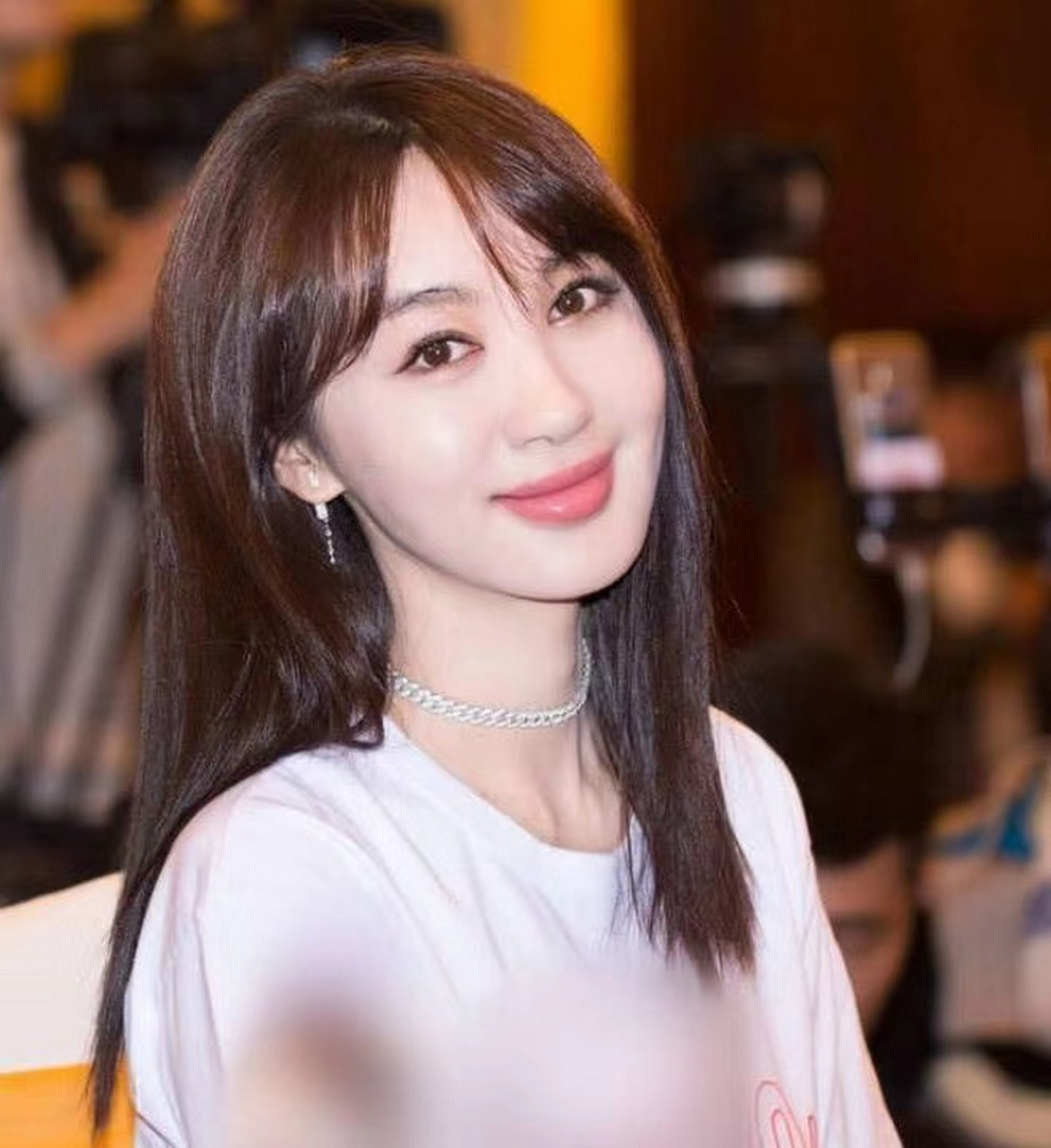 自从被angelababy抢走黄晓明以后,李菲儿就开始放飞自我了.