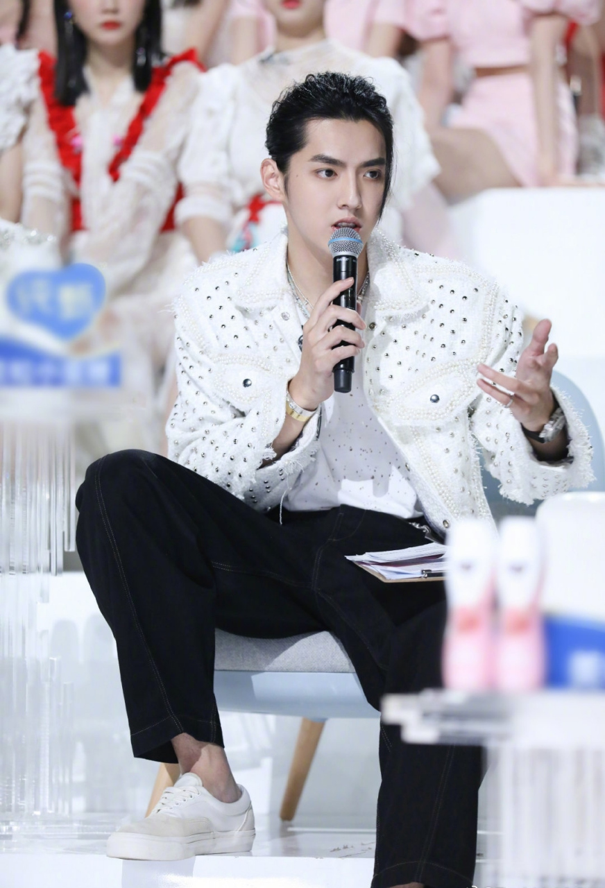 吴亦凡参加创造营录制的造型.