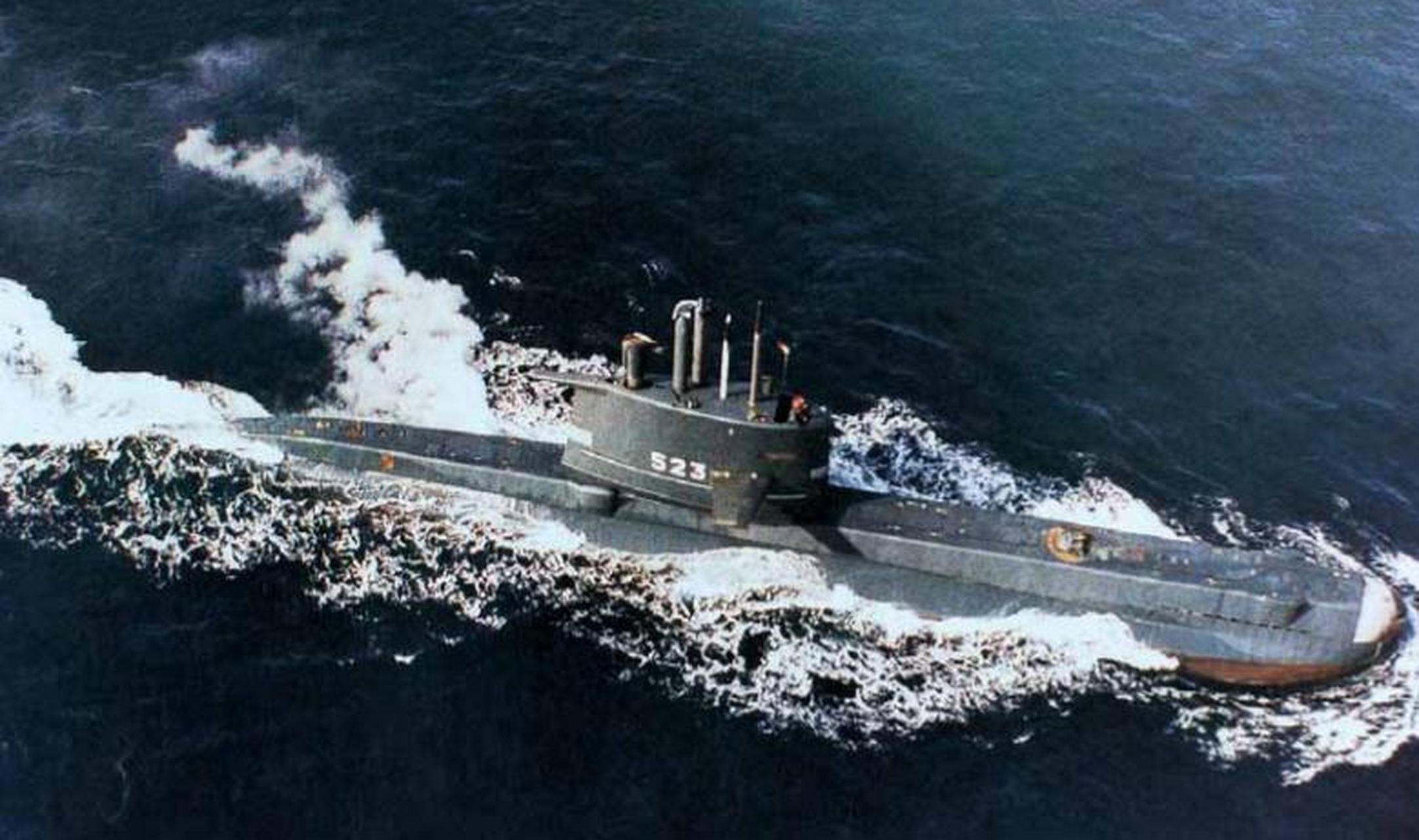 意大利改进型萨乌罗级常规潜艇,水面排水量1476吨,水下排水量1662吨