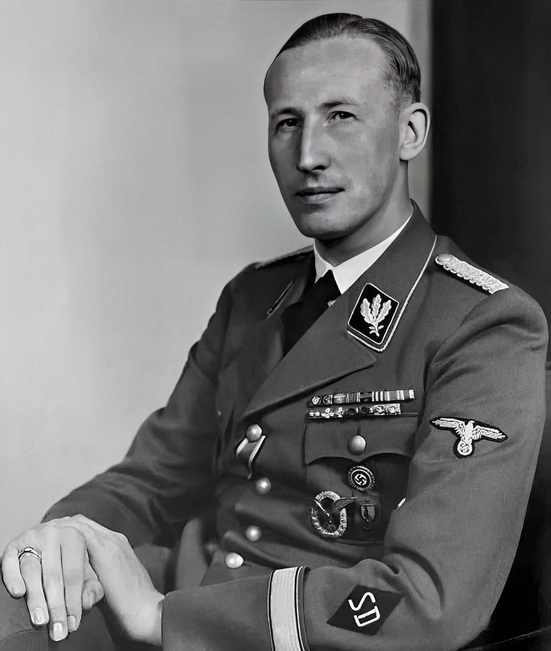 1942年,纳粹德国帝国保安总局 局长 海德里希在捷克遭到英国特工的