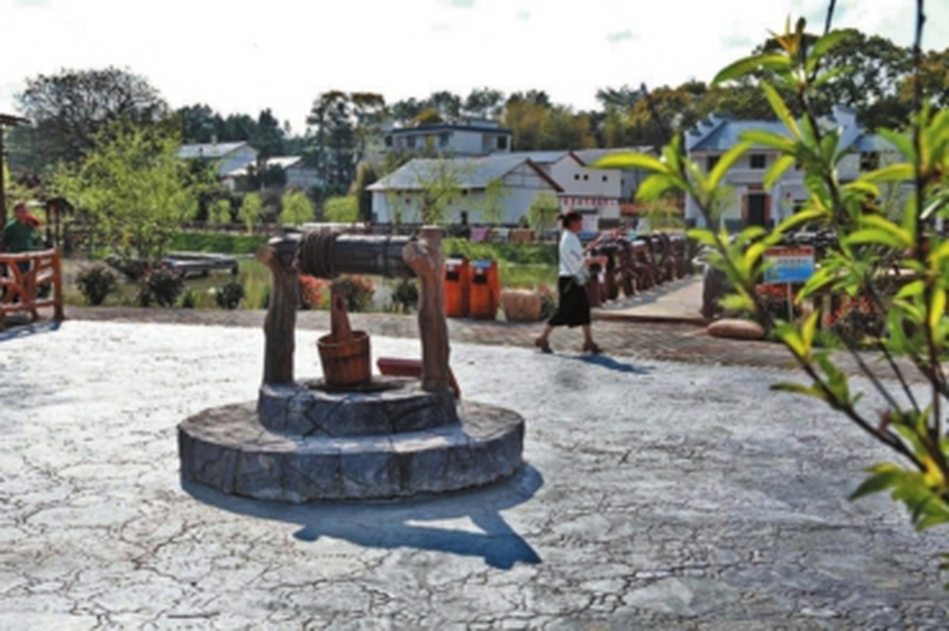 井心村是一个秀丽如画的小山村,距离县城约11公里,"红,古,绿"三色交