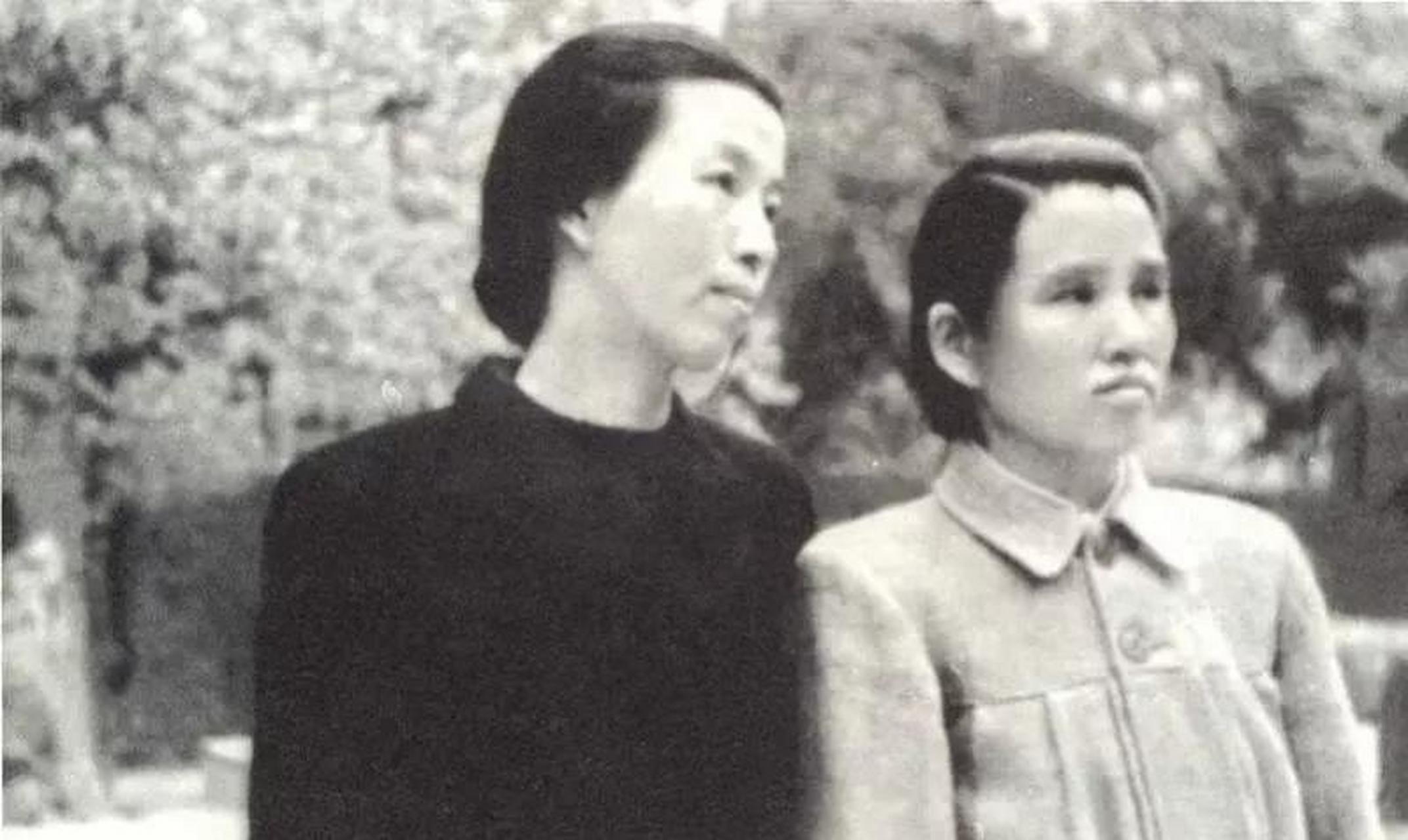 百家号星火计划# 李进与姐姐李云露合影