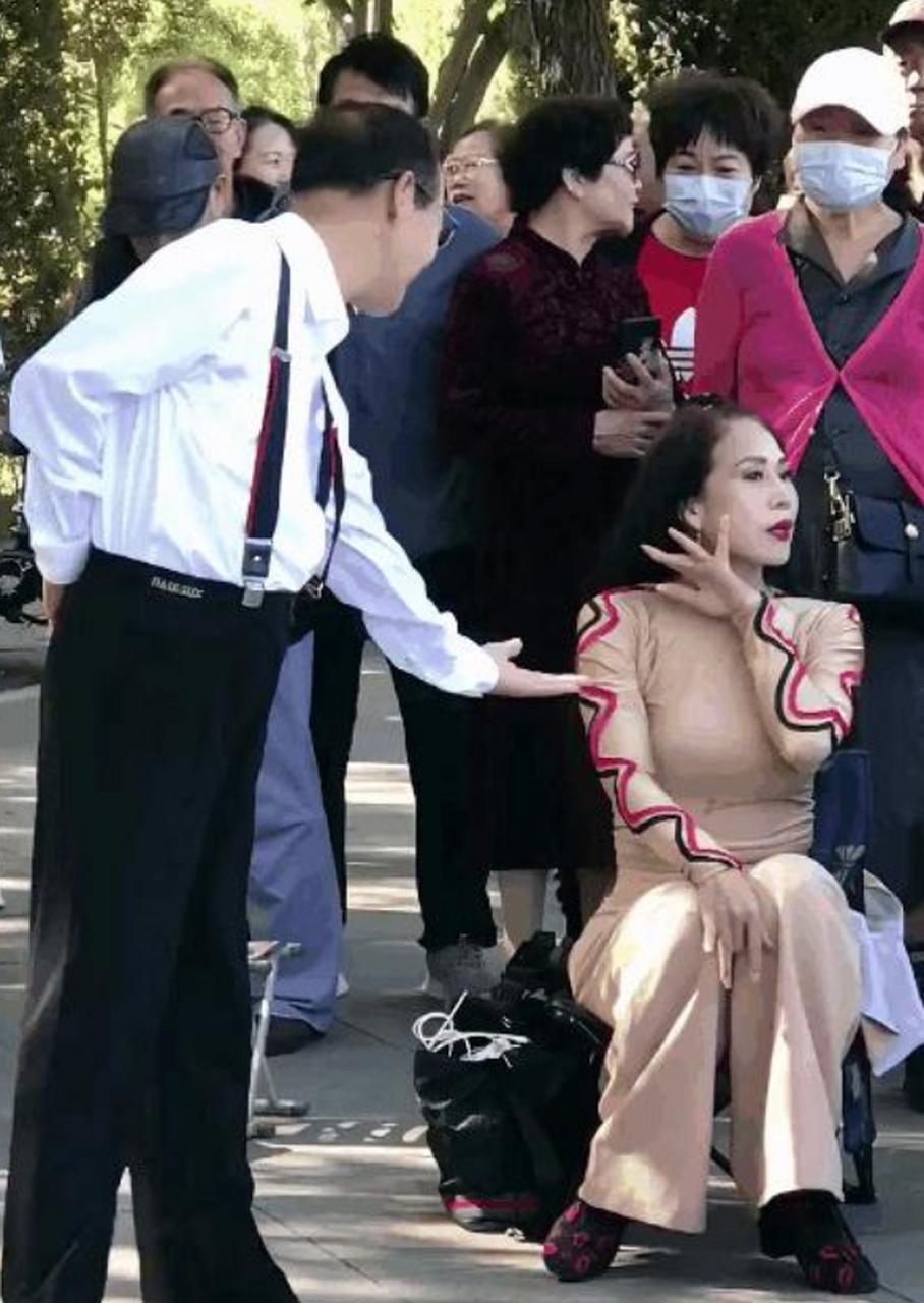 姐很高贵,男人不配.
