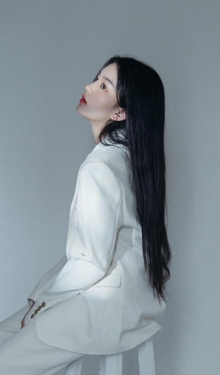 长发西装美女,气质高冷