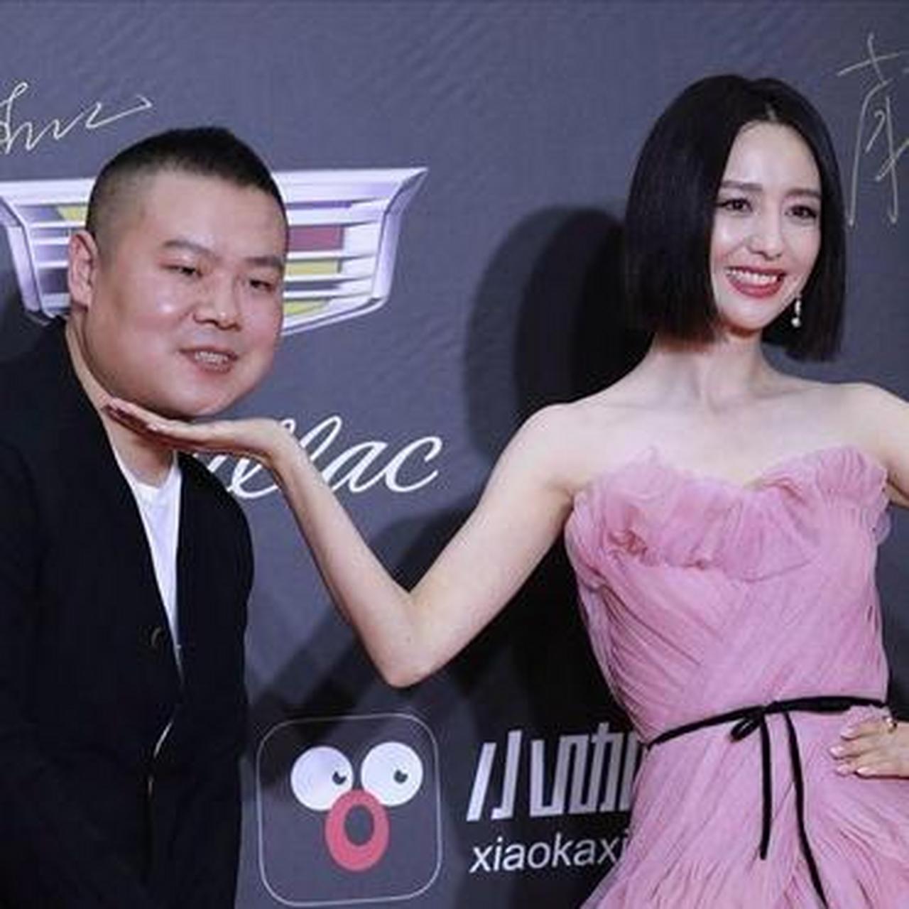 佟丽娅与小岳岳,他们这样挺可爱的!