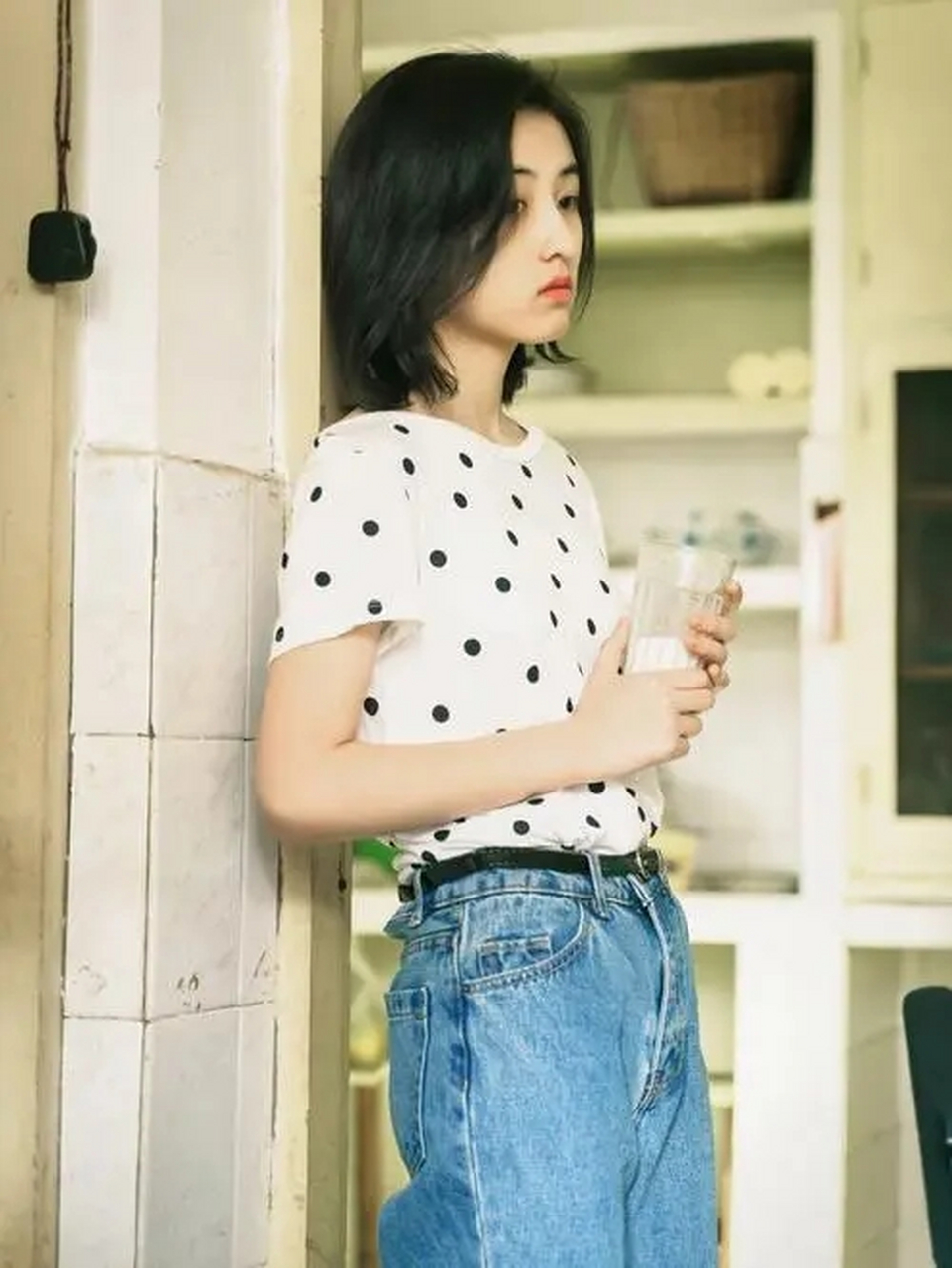 张子枫跟焉栩嘉还没分手,但是她这边明显比之前冷了些,她的经纪人和