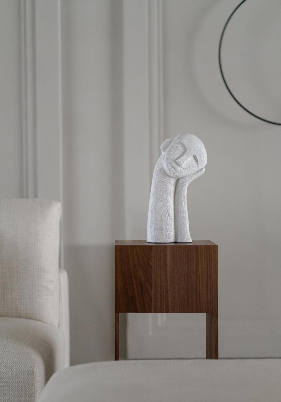 设计以全屋微水泥描摹空间的纯粹形态,将艺术感受贯穿始终,自然的肌理