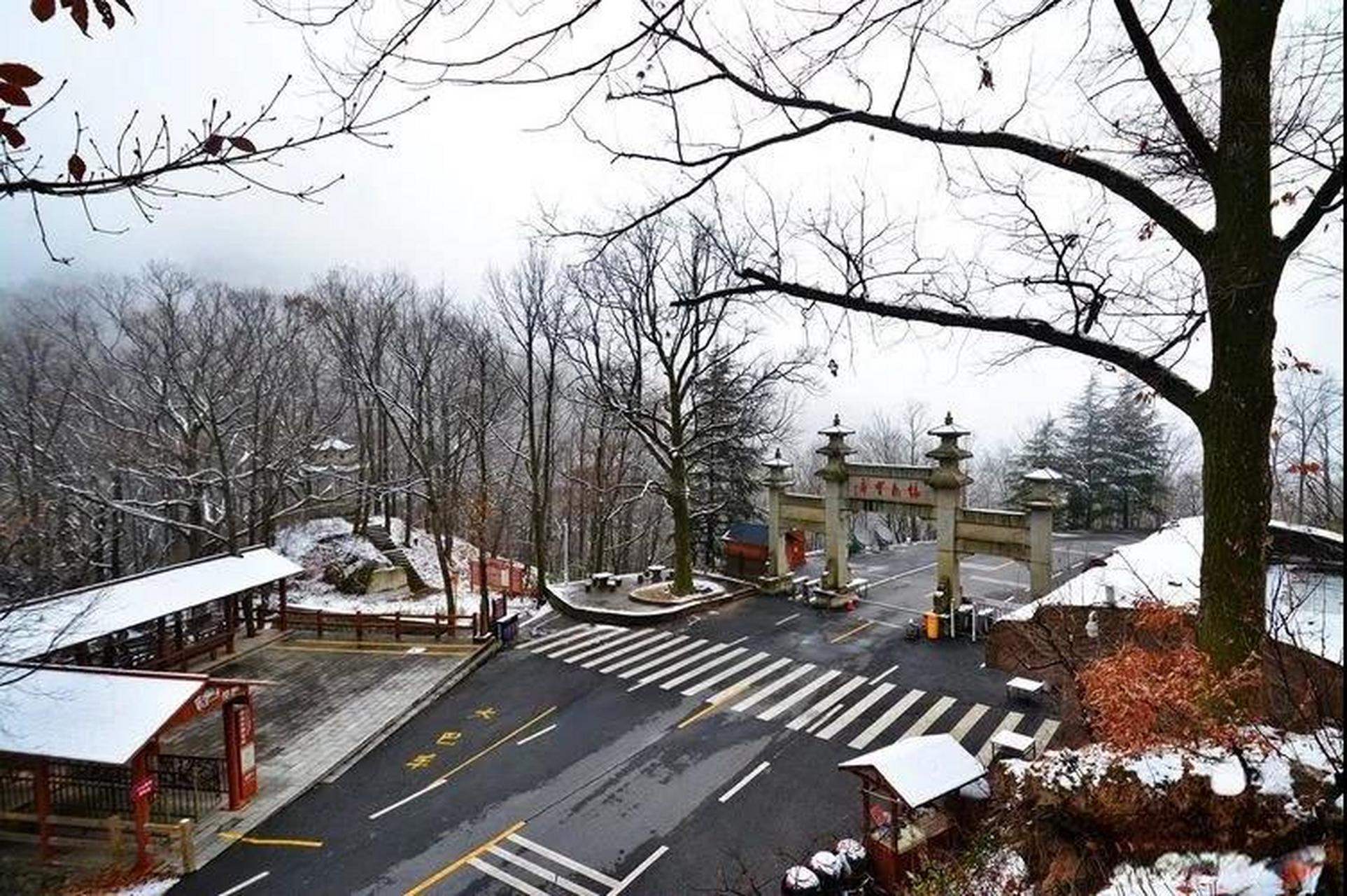 河南省南阳市内乡宝天曼景区冬景