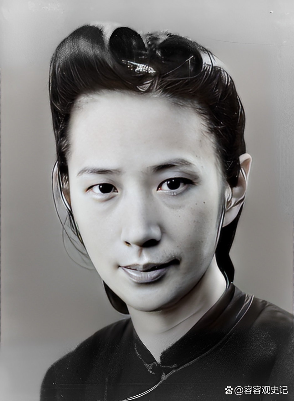 1933年,周有光试图追求许久,最终嫁给了女神·张允和.