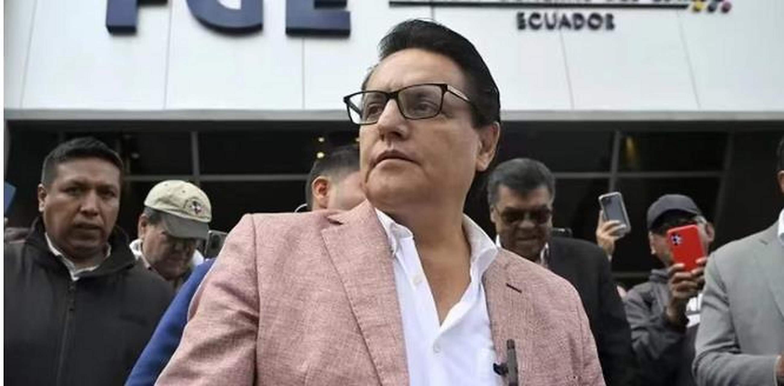 厄瓜多尔总统候选人费尔南多·比利亚维森西奥在集会上遭遇惨痛刺杀.