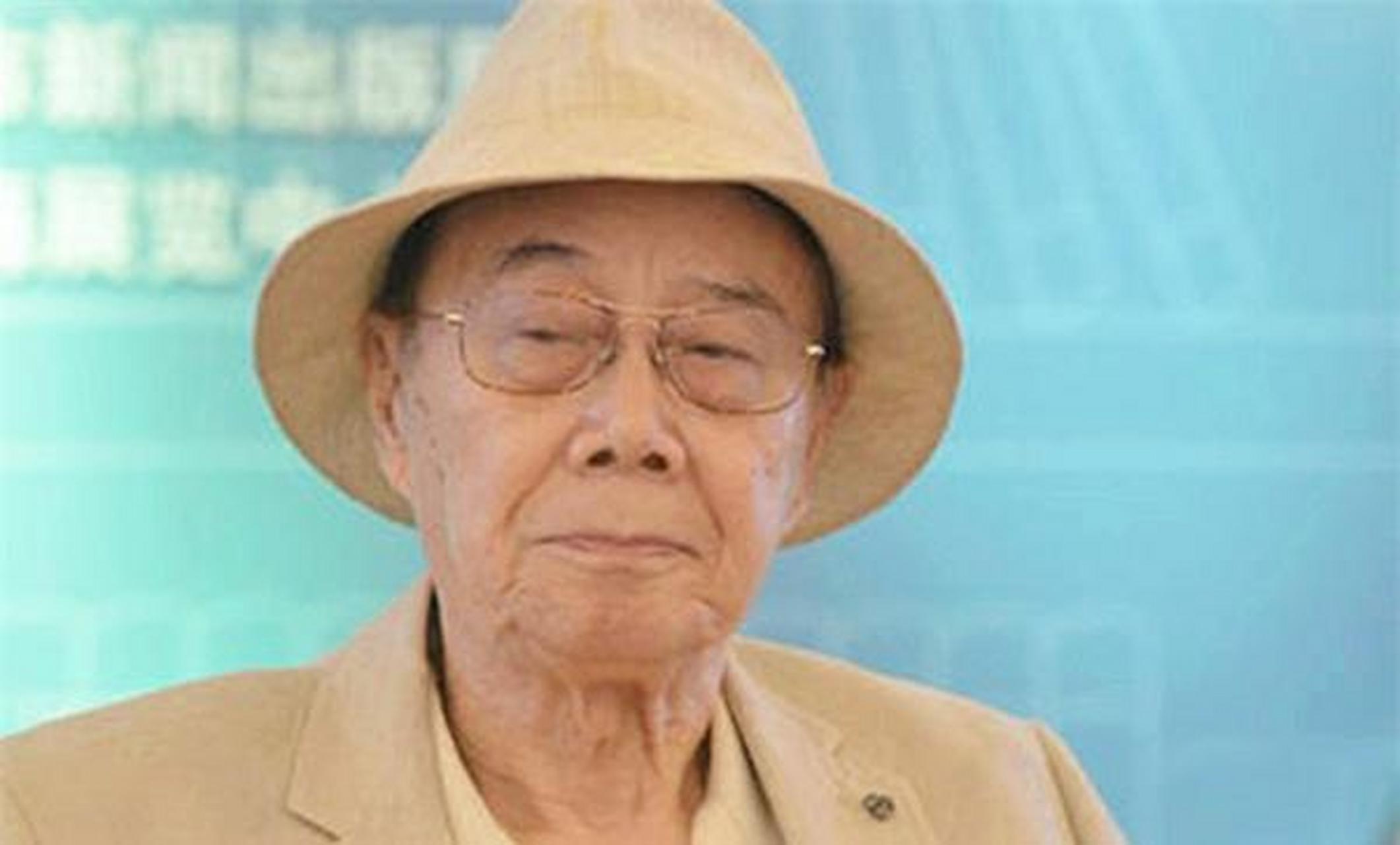 周总理送给侄子一套旧衣服,周尔鎏22年后才知其价值,追悔莫及 1976年1