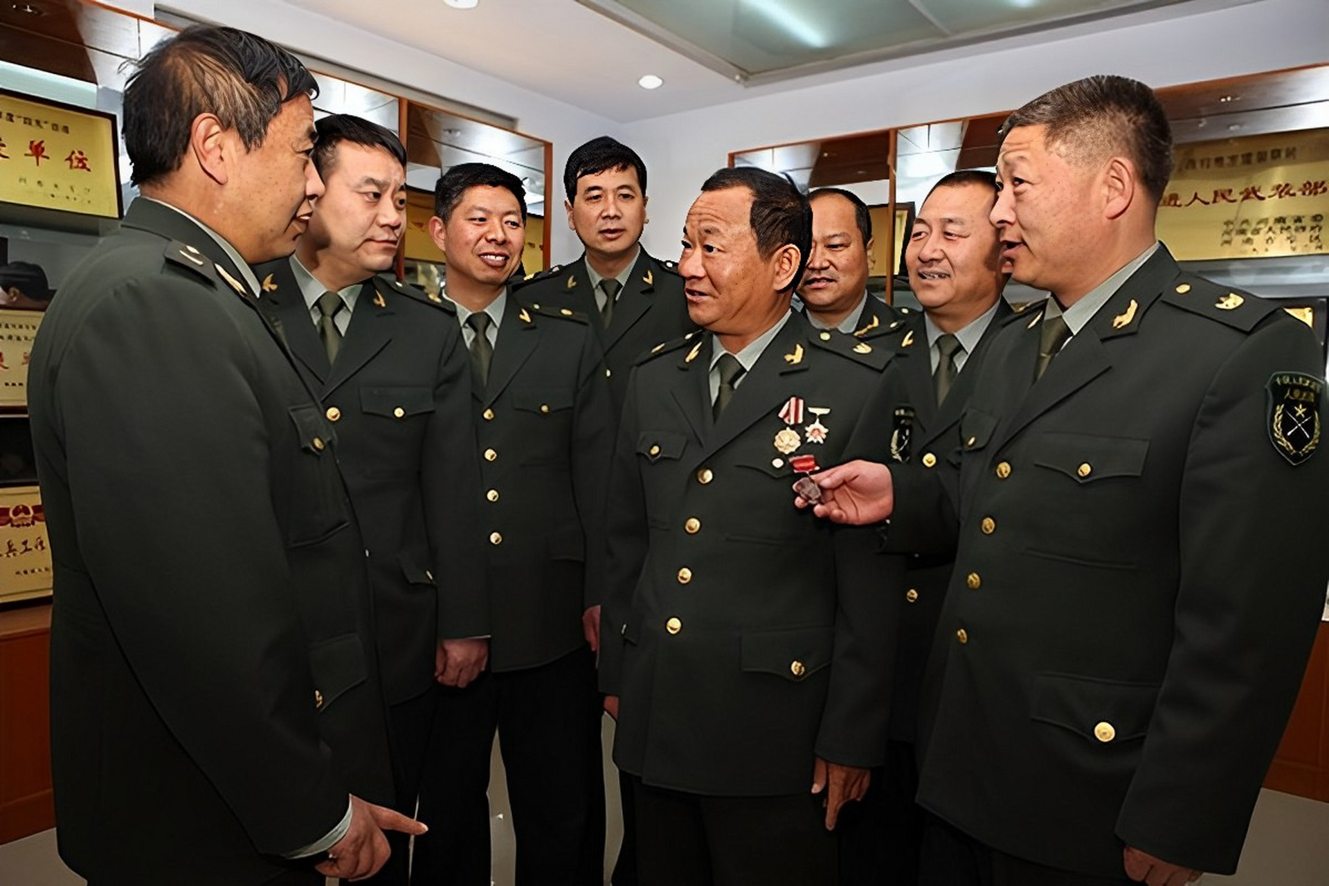 1988年,越南战场上一名16岁的一等功臣两次被下岗