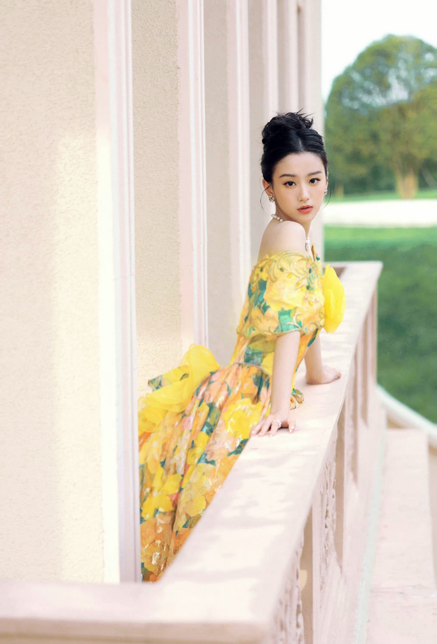 包上恩 黄色公主长裙,温柔又浪漫!未来可期!