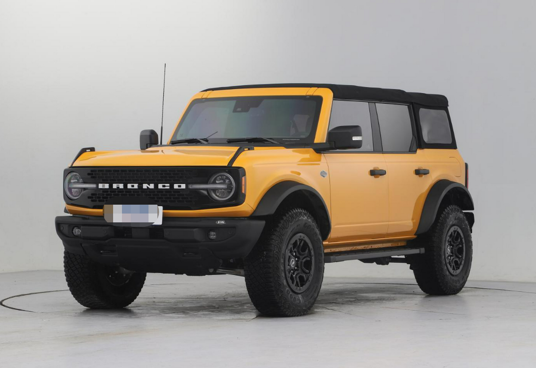 bronco将在上海车展首发亮相,作为一款硬派越野车,之前以车商平行进口