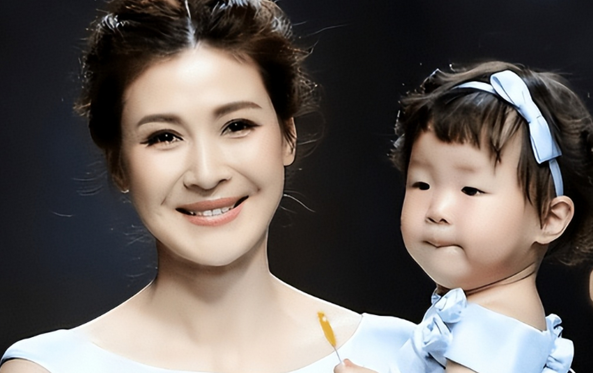 2011年,身家50亿的温州首富周旭辉瞒着原配,看上了"李云龙"的老婆童蕾