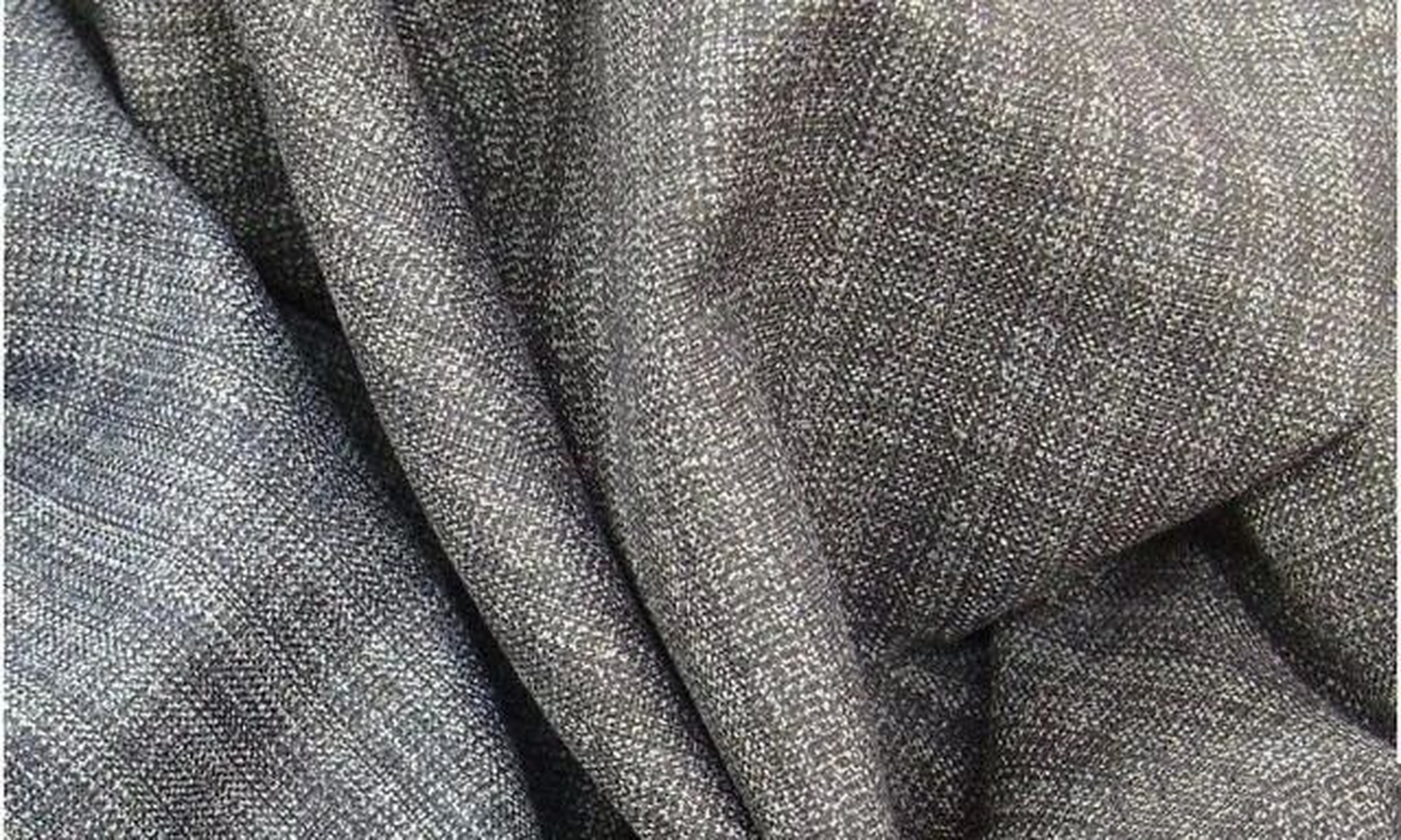 梭织和针织的区别:	"梭织和针织的区别:针织物与梭织物由于在编织上