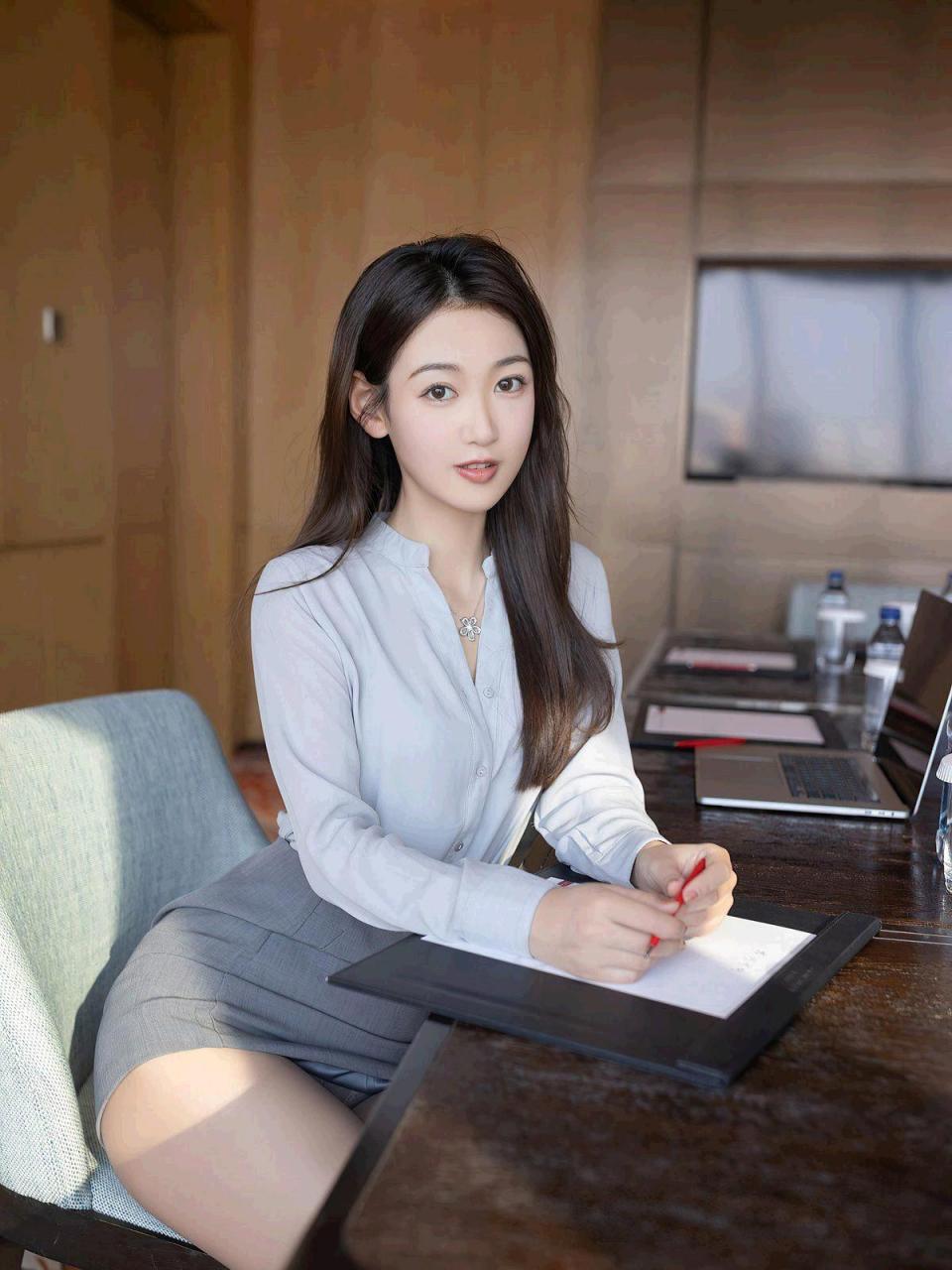 国际超模唐安琪超美写真[偷笑]