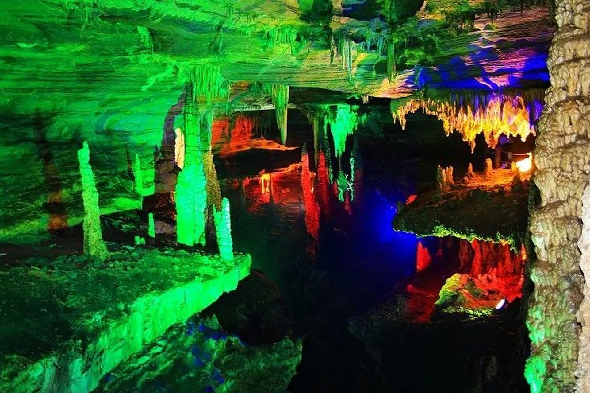 贵州遵义双河溶洞,这个位于绥阳县温泉镇双河村的大自然奇观,自1988年