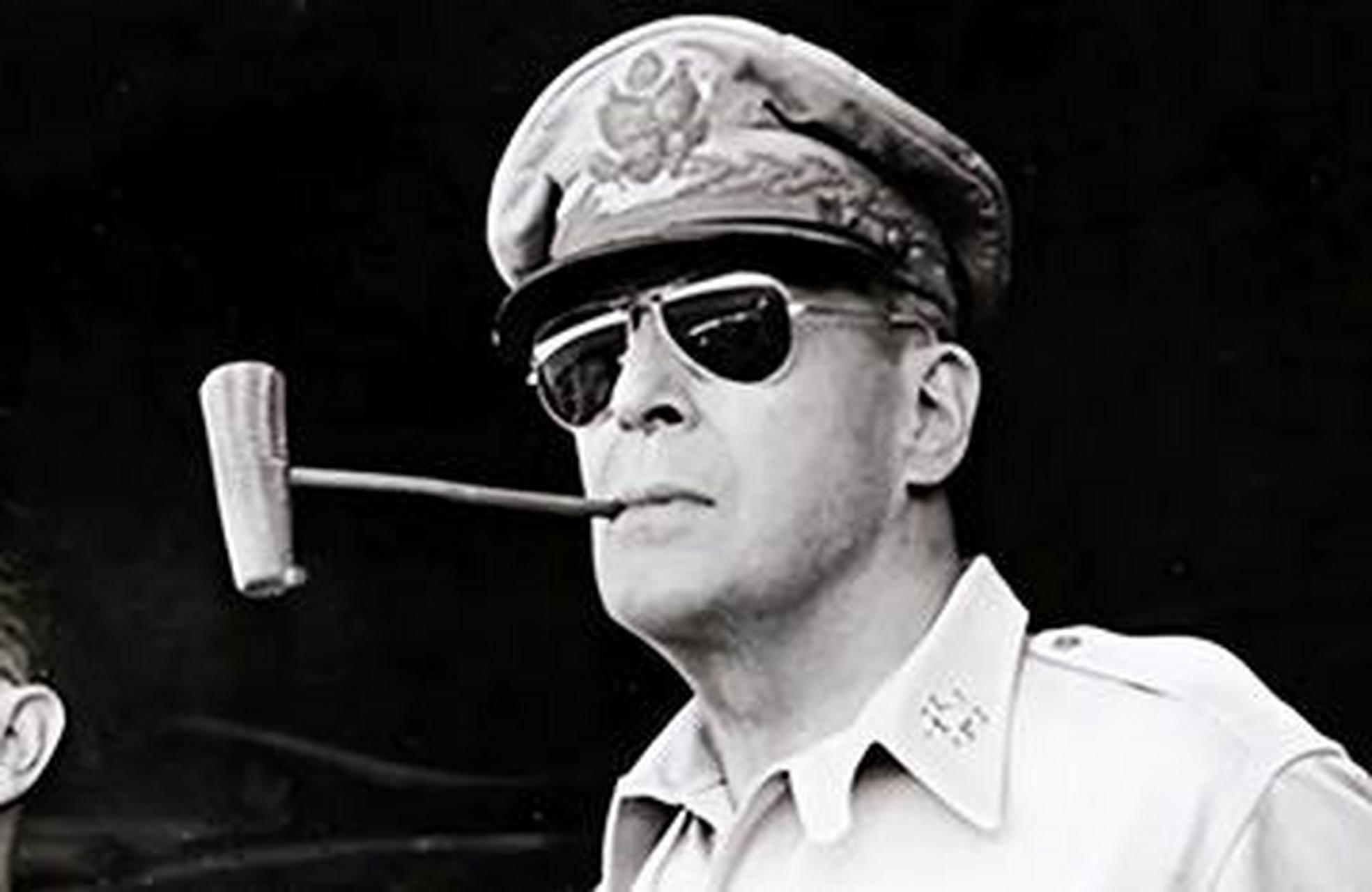 1951年,美国总统杜鲁门:"麦克阿瑟逼得我别无选择,我的付出和努力都付