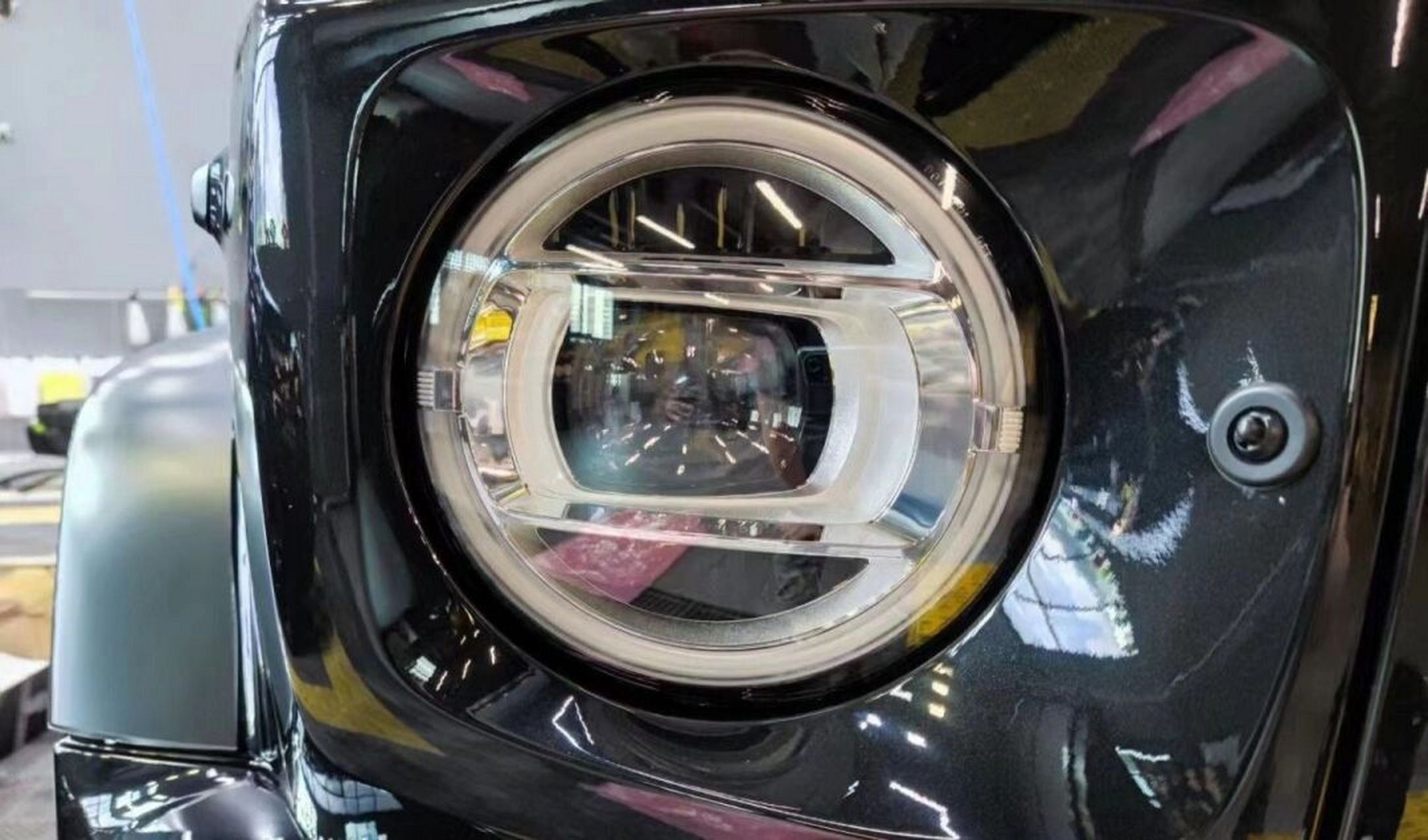 奔驰大g改装熏黑大灯:个性十足,黑夜中的视觉焦点  奔驰大g,这款经典