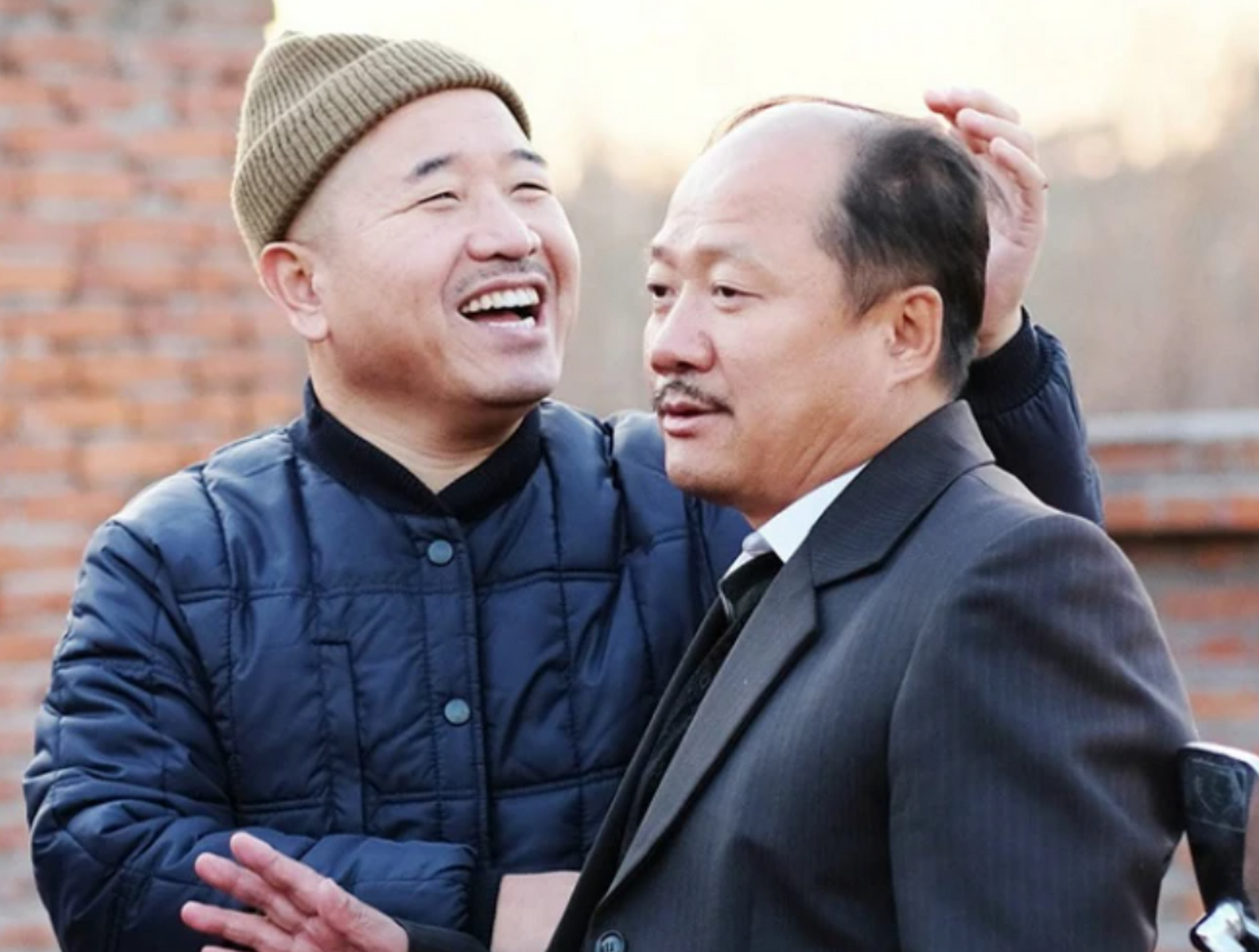 有网友称,"谢广坤"的扮演者唐鉴军回老家盖占地百亩的大别墅,占用了