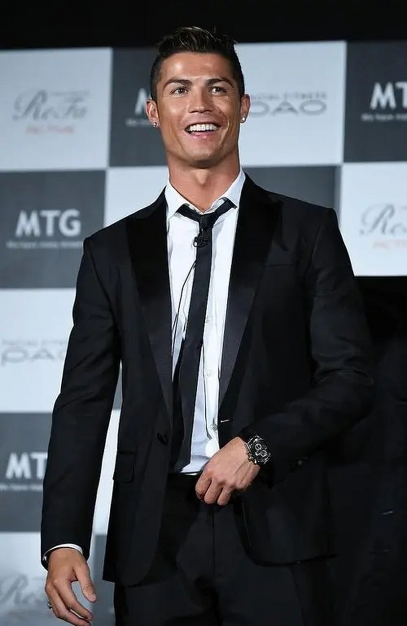 吉尼斯官方宣布,葡萄牙球星c罗创造了一项新的纪录,他成为2023年收入