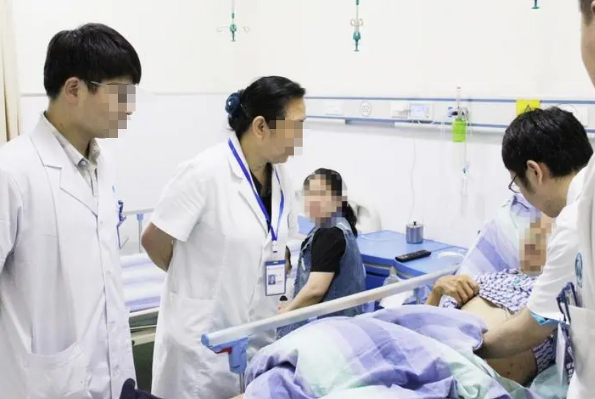 医生叩击肾区,疼痛加重,医生说典型的肾绞,以为是肾结石.