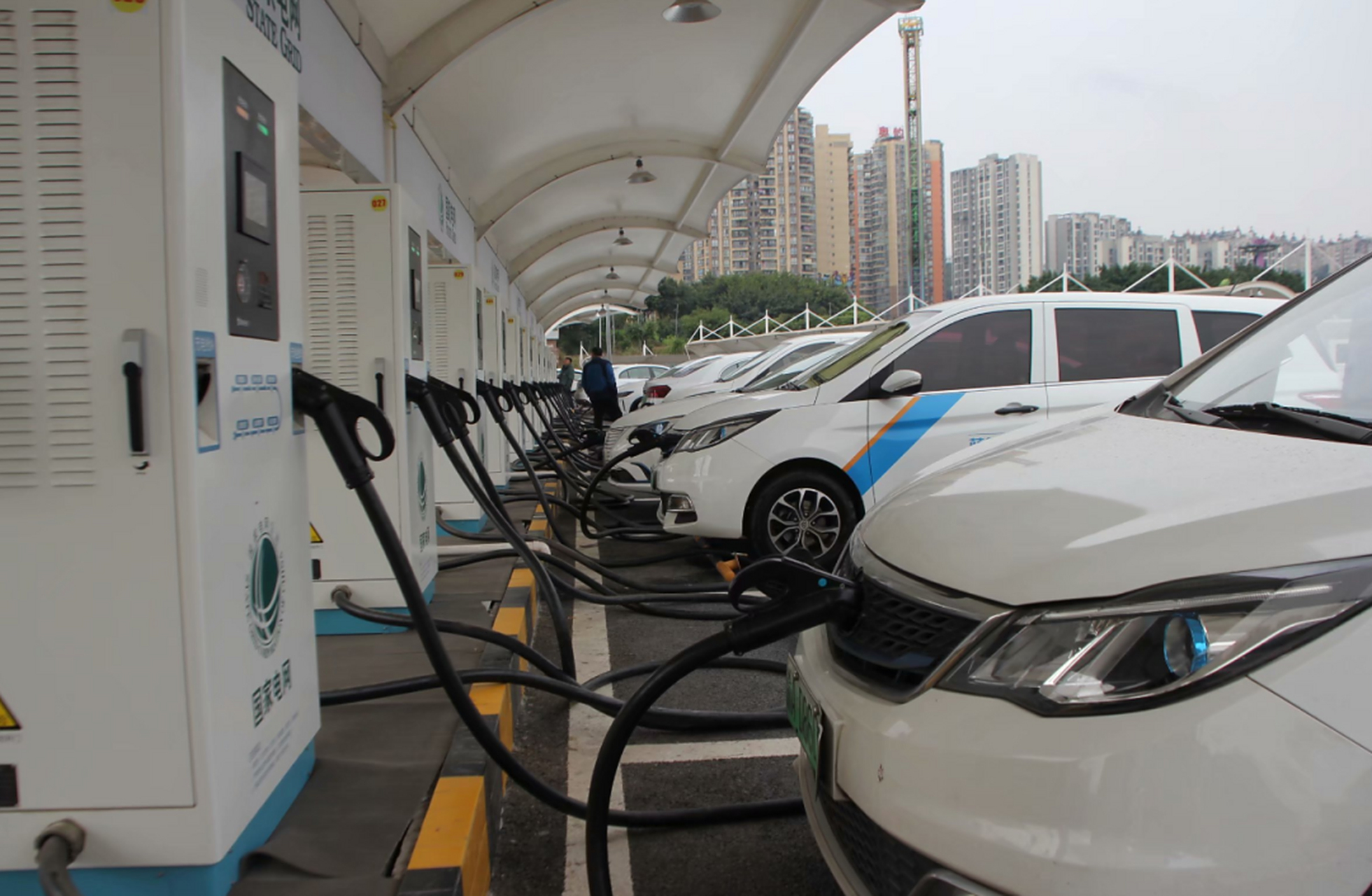 电车充电涨价了?多地充电站突破2元1度,充一次多花10多块!