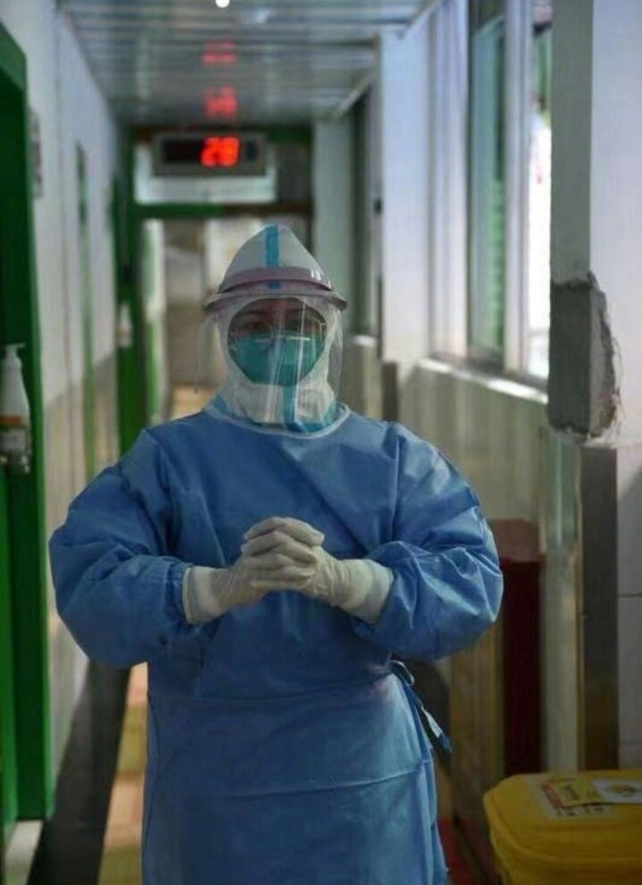 虽然不是著名研究专家,不是主刀的医生,但柳帆护士一样值得尊重!