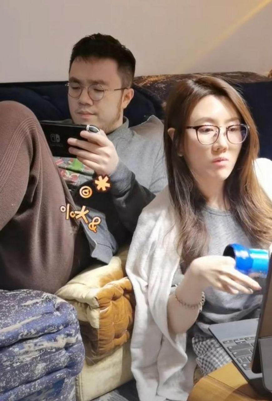 gif创作人# 巴图是英达和第一任妻子宋丹丹所生的儿子,英如镝是英达