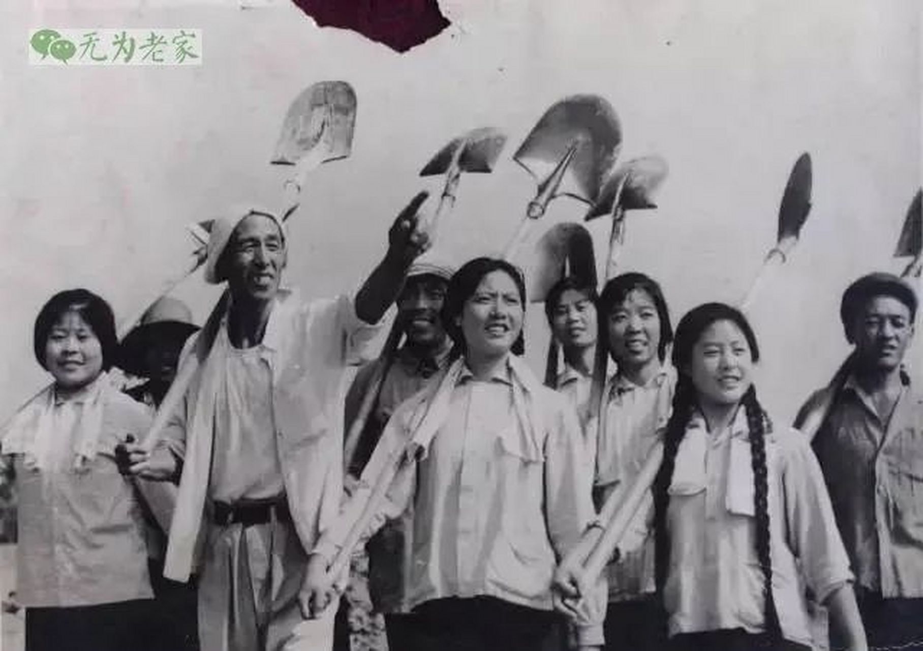 五十年代,劳动人民最光荣,大家脸上都洋溢着幸福的笑容