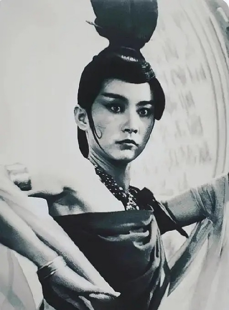 1983年,林青霞在电影《新蜀山剑侠》中扮演的仙堡堡主 电影里动起来的