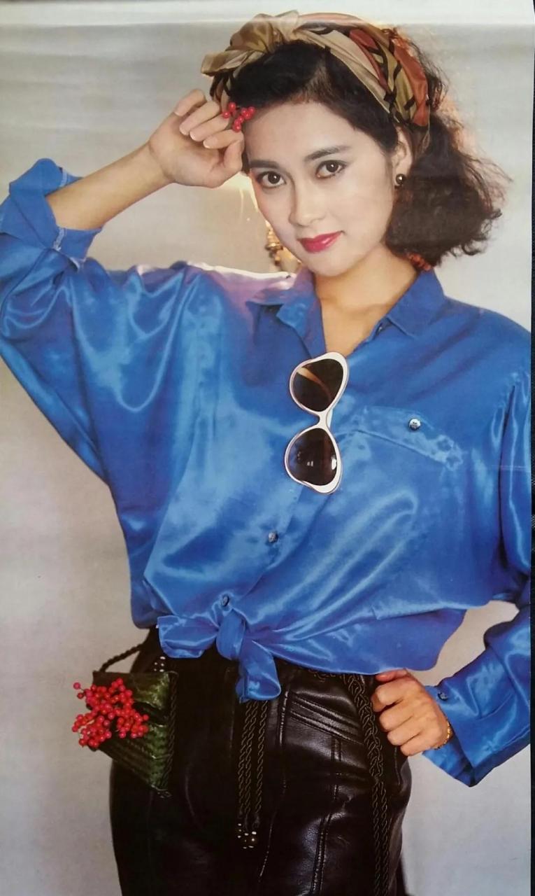 gif创作人# 1989年挂历上的巩俐,谭晓燕,李勇勇 最后三个全是新面孔