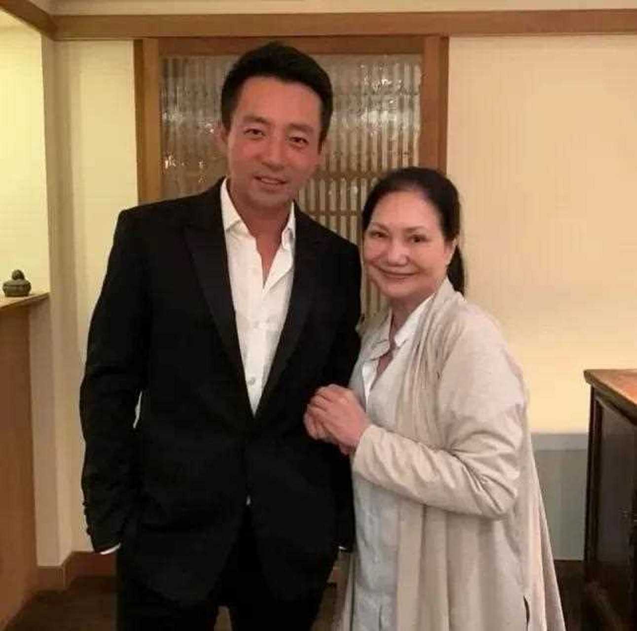 花边新闻:小s爆料过s妈小梅很喜欢汪小菲这个前女婿.