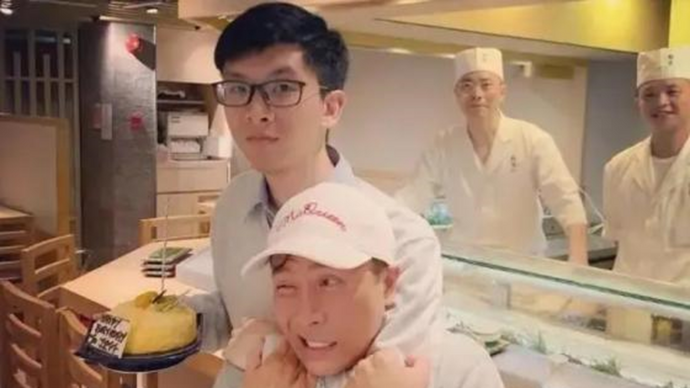 面对自己的大儿子甄文卓,甄子丹从不避讳,之前在接受主持人采访时,他
