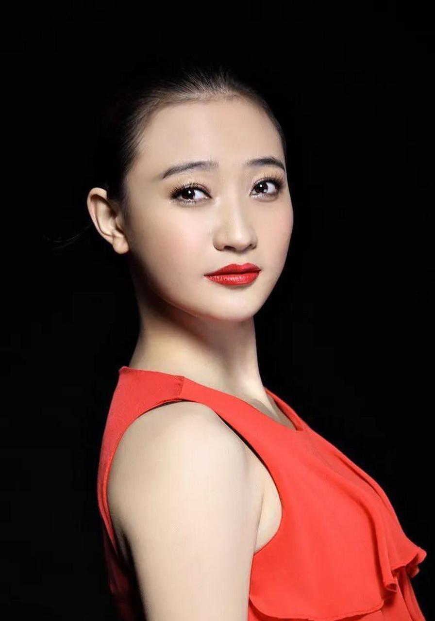 演员阎娜,10张精美的照片