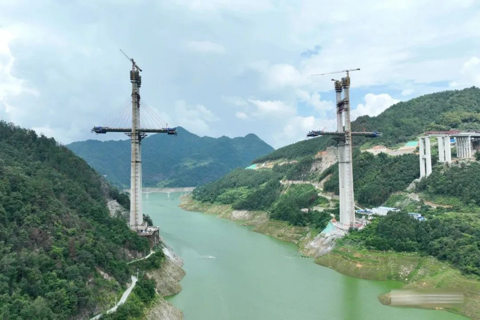 678月15日,贵州剑河至黎平高速公路(以下简称剑黎高速)南孟溪特