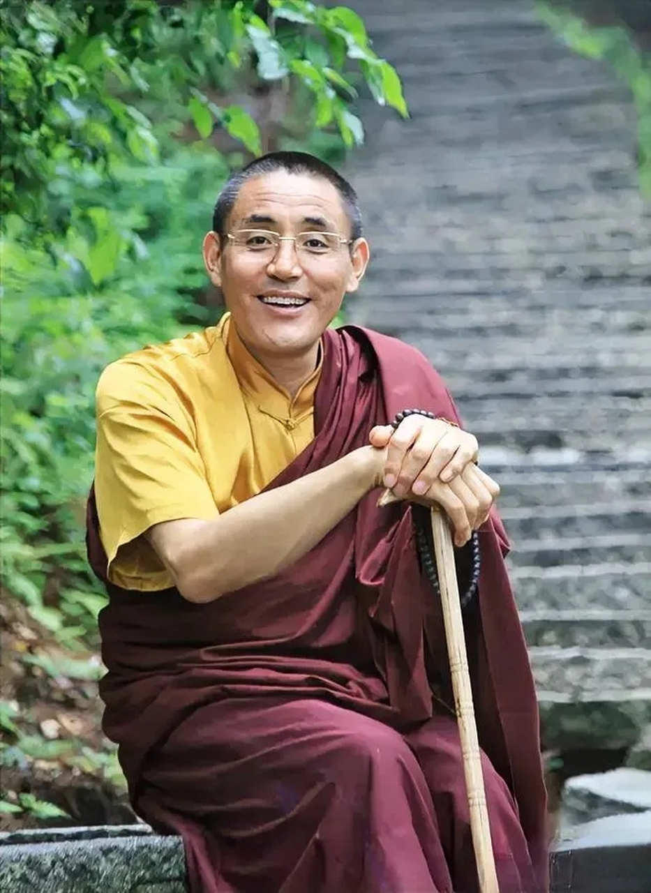 希阿荣博堪布在《次第花开》中有这样一段话:"有人不信轮回,其实一年