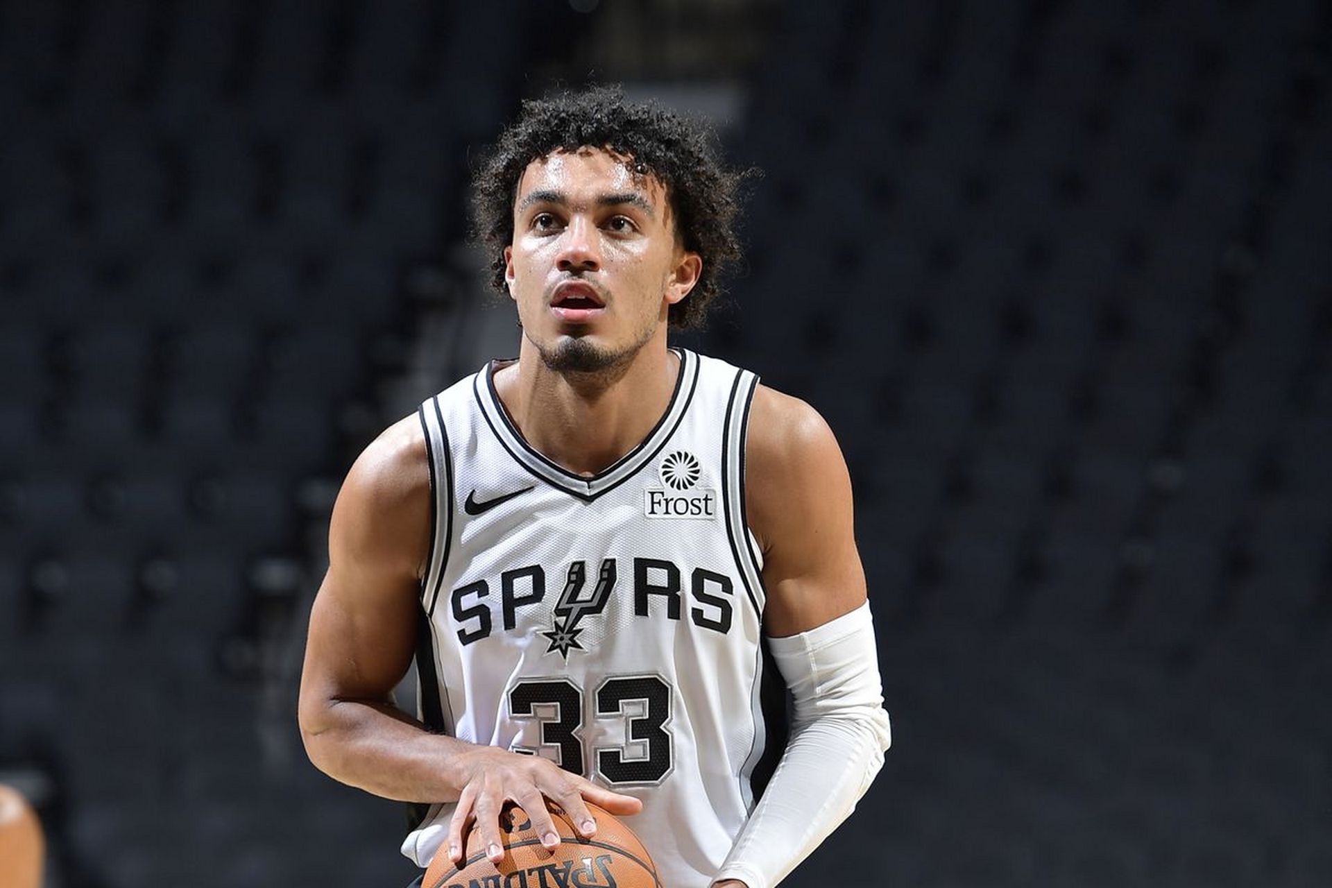 14:特雷·琼斯  tre jones,控卫,23岁,马刺(受限制)  琼斯是一位年轻