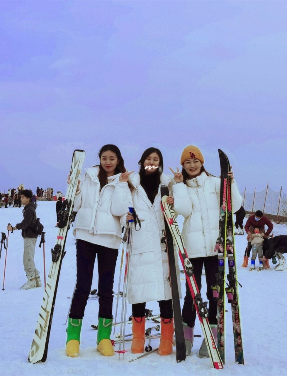 坐标:安阳天之瑶滑雪场 滑雪场不大,只有一个初级坡道[暗中观察 有