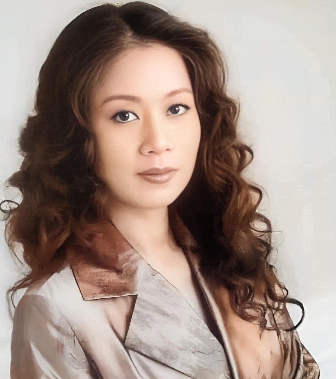 李红很震惊,但他选择了隐藏.没想到,几天后,余秋雨提出离婚.