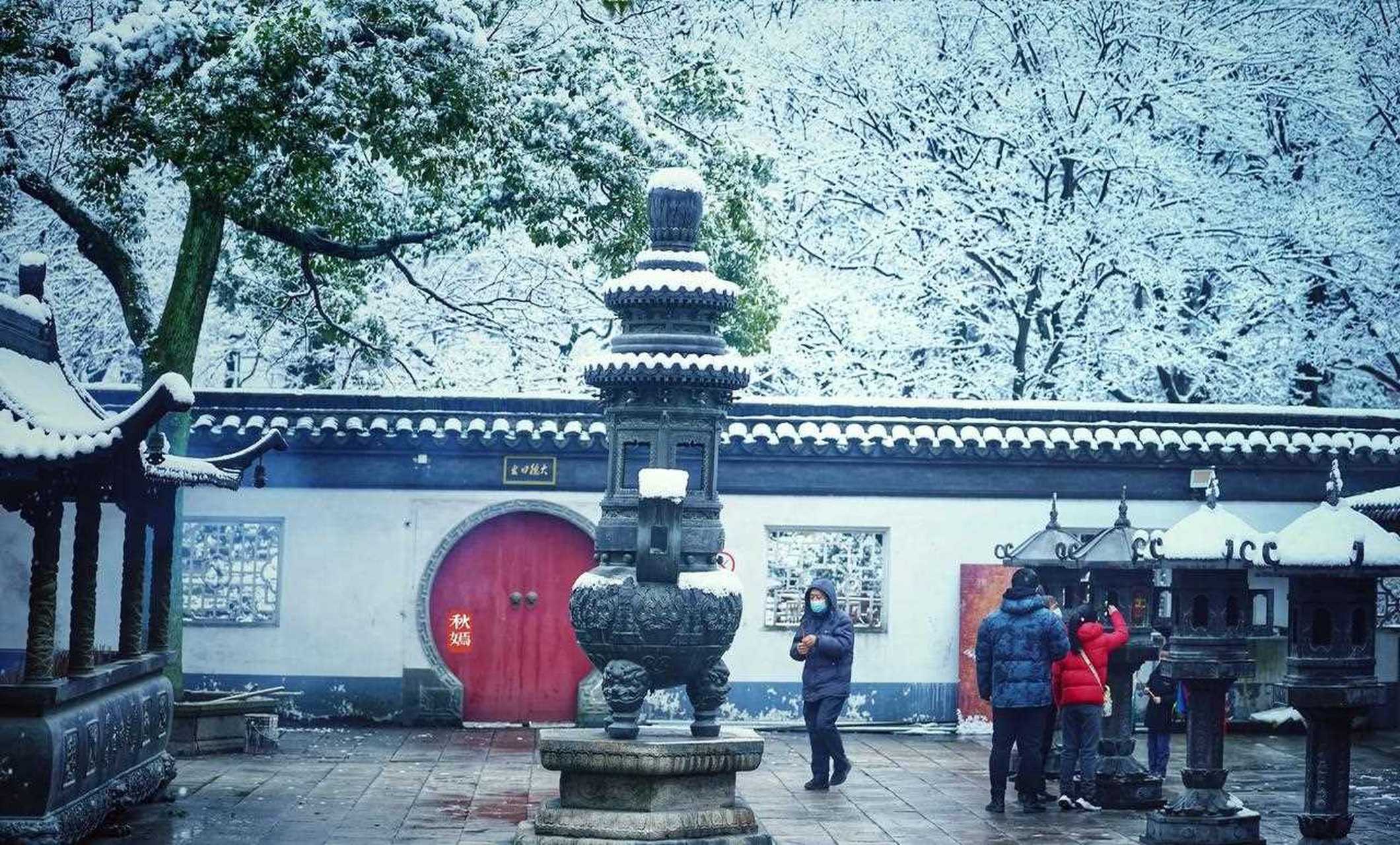 【常熟藏海寺雪景】昨天去虞山劍門景區賞雪,看到藏海寺矗立於虞山劍