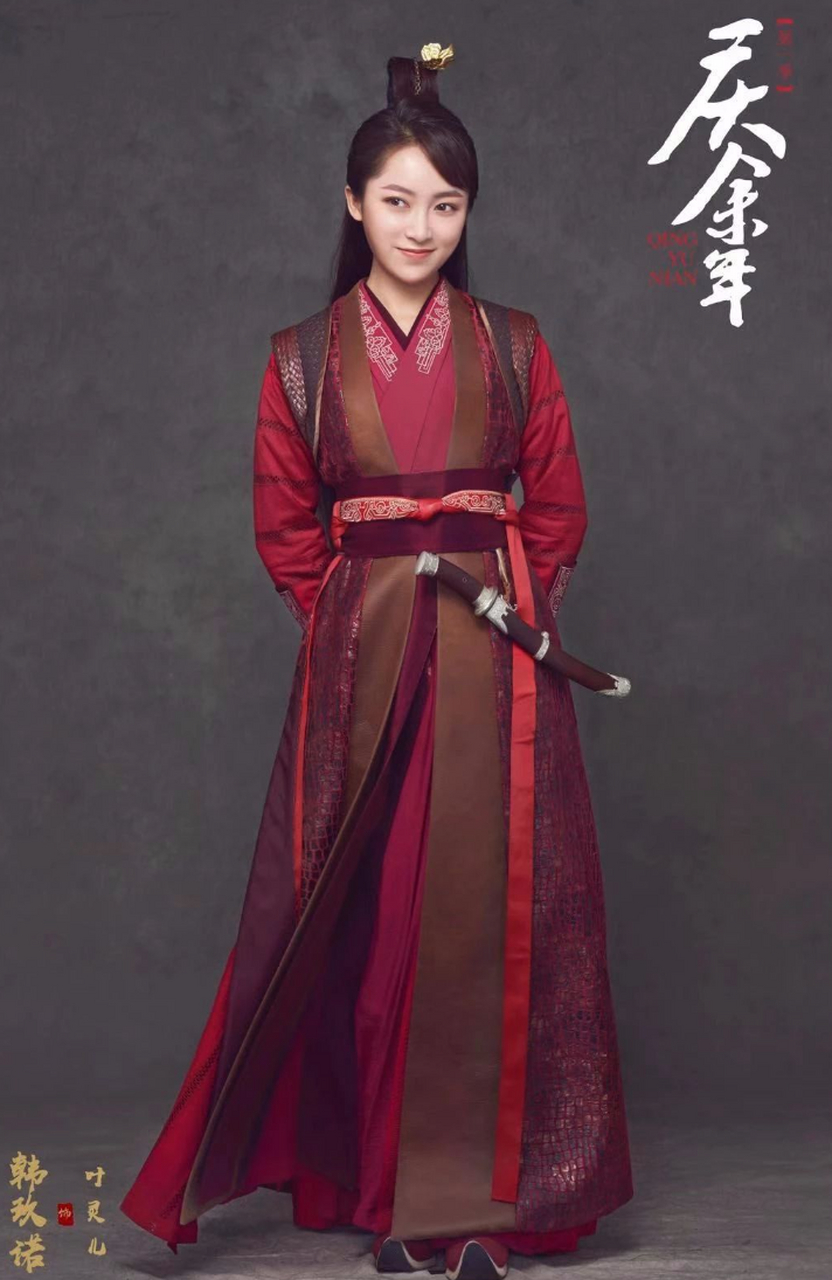 在最近官宣中,叶灵儿的饰演者由之前的韩久诺换成金晨,只因不红!