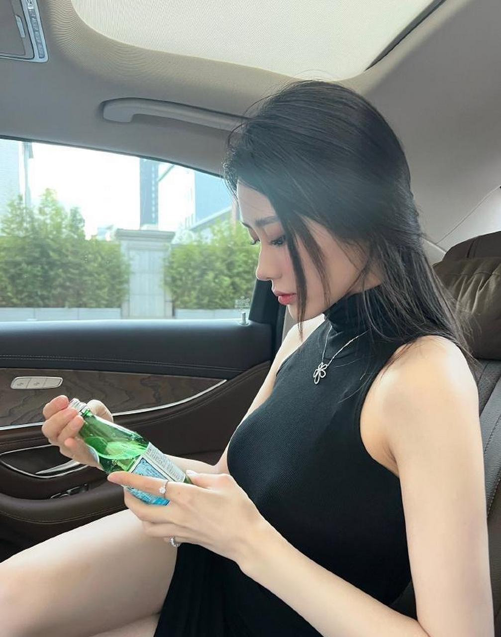 网红美女小姐姐小谢迷人美照欣赏,真的好美