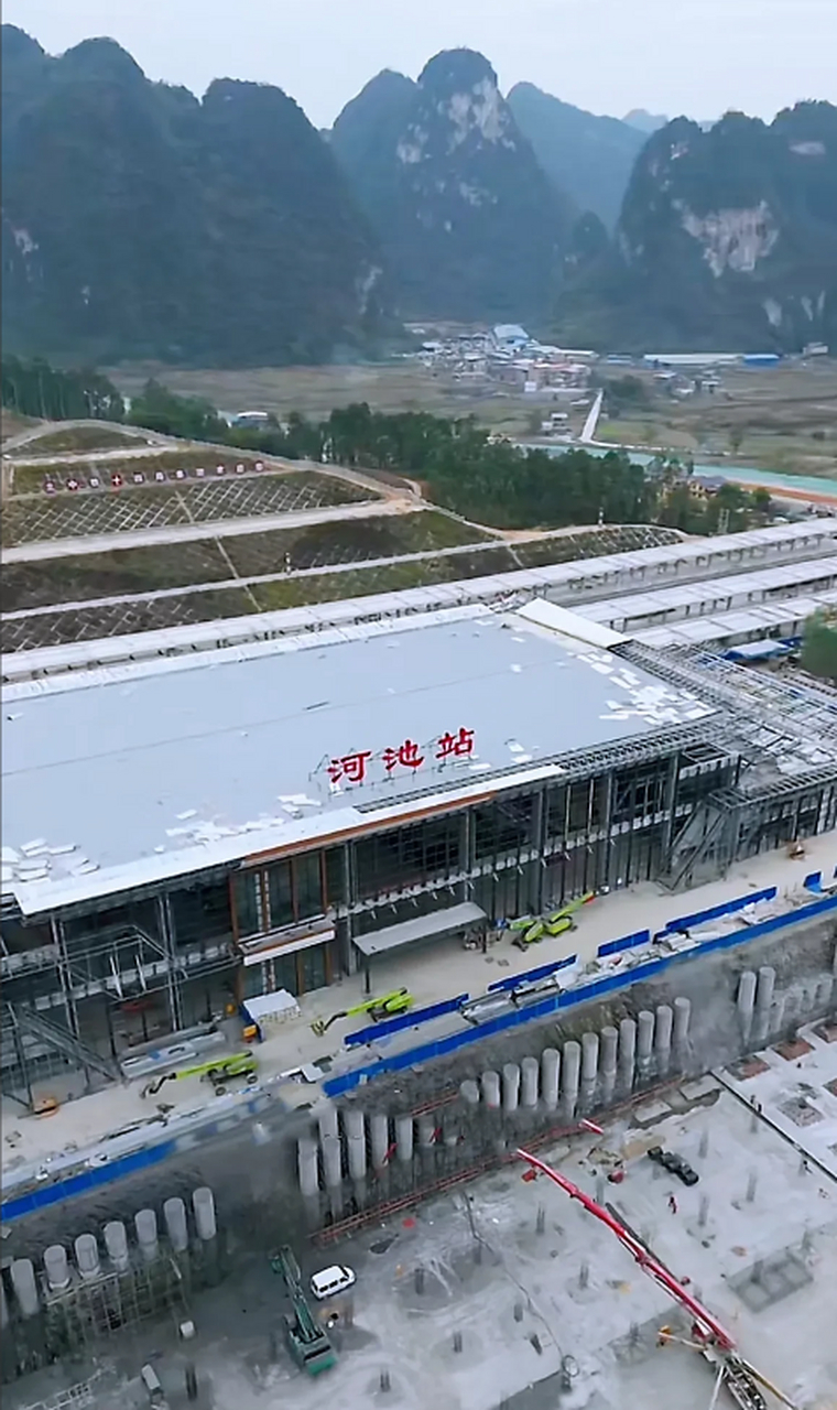 贵南高铁广西河池站目前主体施工已经接近尾声,即将进入装修阶段,从