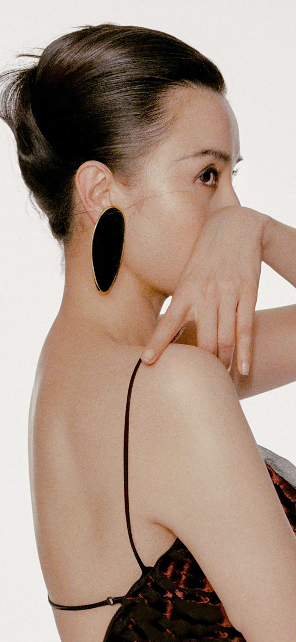 宋佳旧照!渗透到骨子里的性感,有人叫她花妖,你觉得这个称呼咋样?